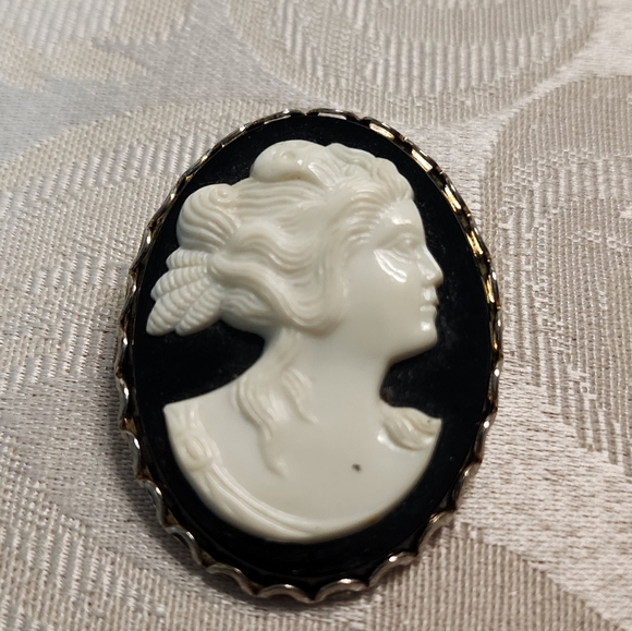 VINTAGE 1970s Black Onyx Ivory CAMEO BROOCH Silver Tone Frame LARGE Statement - Picture 5 of 9